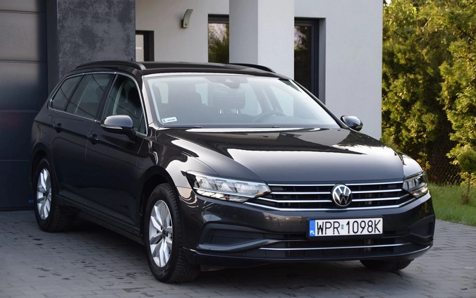 Volkswagen Passat cena 87899 przebieg: 58300, rok produkcji 2021 z Warszawa małe 529